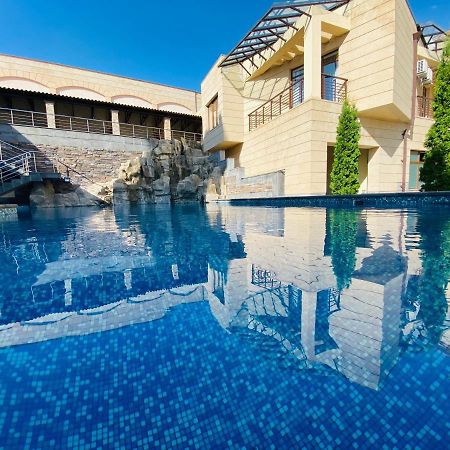 Grand Hills Hotel Yerevan Exterior photo