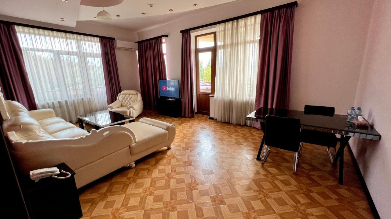Grand Hills Hotel Yerevan Exterior photo